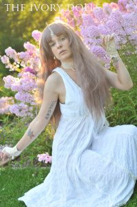 Lady Lace Gloves, Pearly Dreams Choker, and Grace Dress by The Ivory Dolls. Unicorn head piece by Firefly Path. Modelled by Fuchsfee. Photography by Akapico.